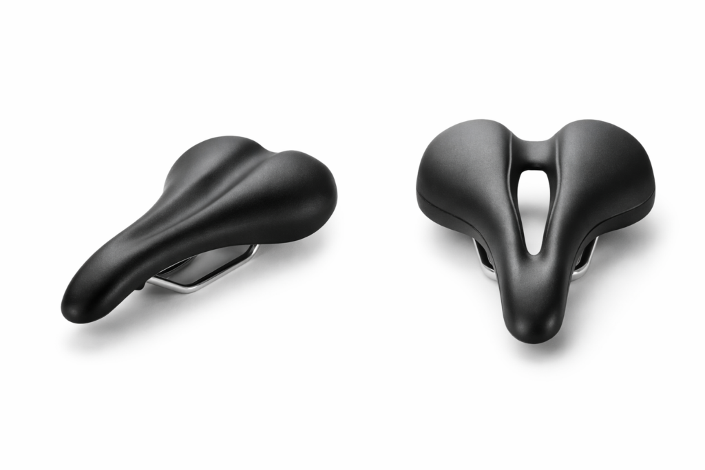 Comparison of standard saddle vs cut-out relief saddle